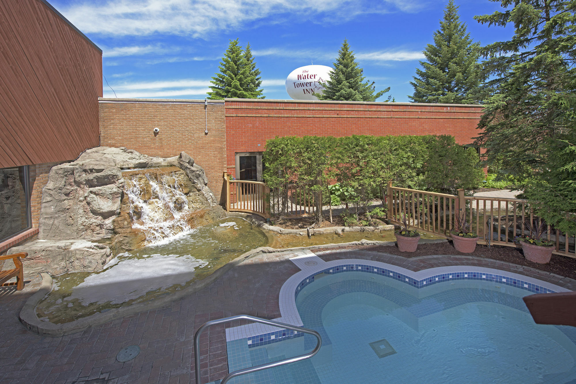 The Water Tower Inn - BW Premier Collection Sault Ste. Marie Exterior photo